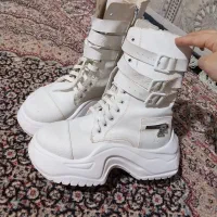 نیم بوت و کتونی