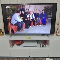 تلویزیون ۴۹ اینچ همراه با میز