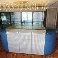 ویترین و میز و صندلی