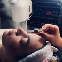 آموزش و خدمات بوتاکس صورت و زیر بغل و... فقط ۲/۶۰۰