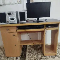 یک عدد میزتحریر کامپیوتر فروش می‌رسد
