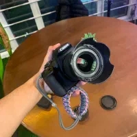 Canon 2000D با لنز کیت بسیار تمیز