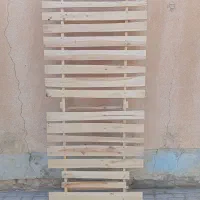 تخت چوبی ، قفسه فلزی ، سینک ظرفشویی