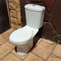 توالت فرنگی و روشویی سرامیکی