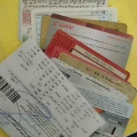 تعدادی کارت و مدارک پیدا شده