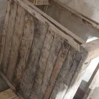 میز کرسی بسیار مقاوم و قدیمی