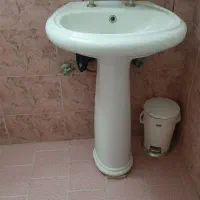 دوعدد روشویی ویک توالت فرنگی سالم