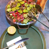 کارمند بازاریابی و فروش به صورت تلفنی