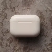 ایرپاد پرو اصل همراه با گوش سمت راست