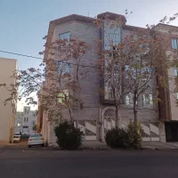 بلوک آپارتمانی ۷ واحده در خیابان ۲۰ متری اراضی ثبت