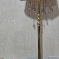 آباژور ایستاده