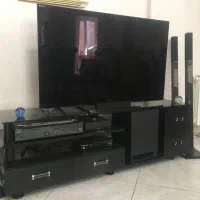 میز تلویزیون بسیار تمیز و در حد نو