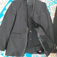 کت وشلوار|لباس|قم, قلعه یزدیها|دیوار