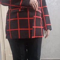 تعداد زیادی مانتو و تونیک زنانه