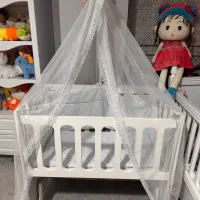 تخت نوازاد تخت کنار مادر و گهواره