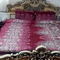 تخت دونفره با اینه ومیز ارایش ودوتا پاتختی کامل