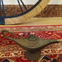 اتو خیلی قدیمی سایز کوچک و دکوری فیتله دار قدیمی|کلکسیون اشیاء عتیقه|شیرود, |دیوار