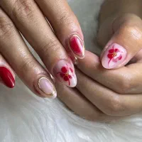 آموزش و کاشت ناخن