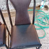 ۵. عدد صندلی آهنی محکم