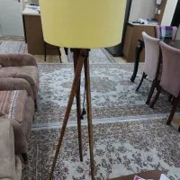 آباژورایستاده