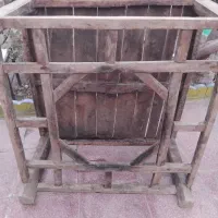 کرسی عتیقه|کلکسیون اشیاء عتیقه|پیر بکران, |دیوار