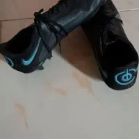 کفش ورزشی فوتبالی