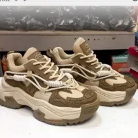 عدد کتانی یکبار پوشیده سایز ۴۰‌و صندل نو سایز ۳۸