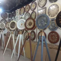 ساعت ایستاده سه پایه دیواری ثانیه ها