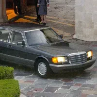 مرسدس بنز 560SEL توضیحات دار