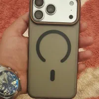 آیفون۱۷پرومکس طرح همراه کارتون وشارژر