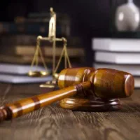 وکیل پایه یک دادگستری