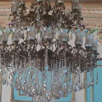 میز و صندلی ، پرده ها، شمعدان و لوسترهای برنزی.|کافی‌شاپ و رستوران|نوشهر, |دیوار