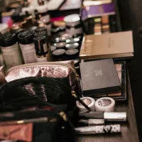 اجاره میز وصندلی در سالن زیبایی