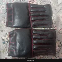 یک جفت دستکش ورزشی