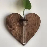 دیواارکوب قلبی چوبی جذاب