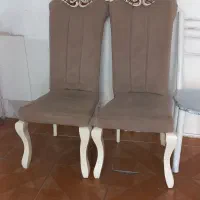 فروش میز برش خیاطی و دو عدد صندلی چوبی دو عدد فلزی