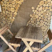 میز و صندلیو دیوارکوب