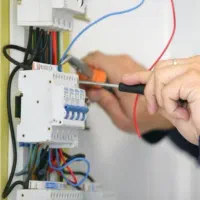 برقکاری و نصب لوستر و تعمیر انواع لامپ