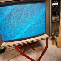 تلوزیون سیاه و سفید قدیمی