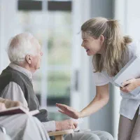 استخدام پرستار خانم و آقا برای سالمند پوشکی و سالم