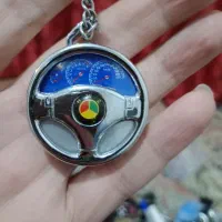 یک سری وسایل اصل و قدیمی هستش.