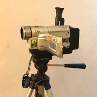 دوربین هندی کم اورجینال JVC با سه پایه متحرک|دوربین عکاسی و فیلمبرداری|تهران, سعادتآباد|دیوار