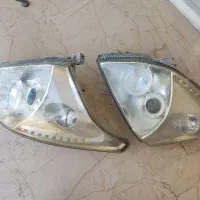 یک جفت چراغ جلو پرادو