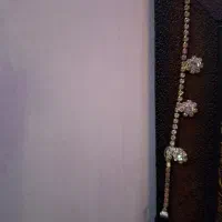 مو مصنوعی،و سنجاق کار شده و تاج|زیورآلات و اکسسوری|چاف و چمخاله, |دیوار