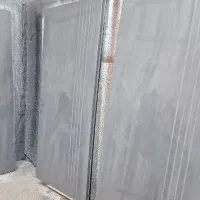 کارگر ساده و زیرکارچی رنگ درب چوبی