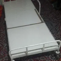 تخت چرخ‌دار