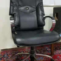 چهار صندلی چرخان و یک صندلی مدیریتی شرکت راد سیستم