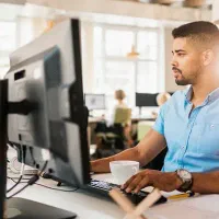 کارمند ساده کامپیوتر