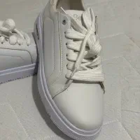 کفش سفید برشکا