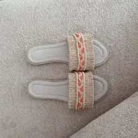 صندل|کیف، کفش، کمربند|طبس, |دیوار